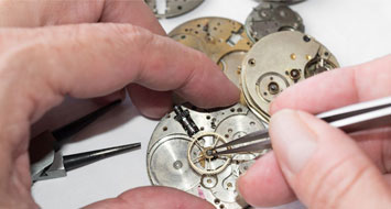 青岛卡地亚手表特约维修